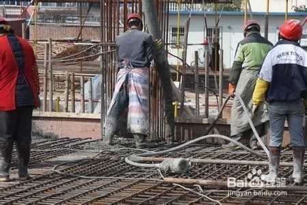 鋼結(jié)構(gòu)樓層板如何澆筑混凝土不開裂（控制混凝土配合比優(yōu)化方案鋼結(jié)構(gòu)樓層板如何澆筑混凝土不開裂） 鋼結(jié)構(gòu)門式鋼架施工 第1張