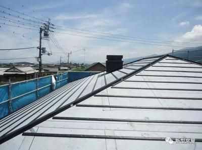 鋼結(jié)構(gòu)屋頂瓦片安裝（鋼結(jié)構(gòu)屋頂瓦片安裝技巧彩鋼瓦安裝安全防護(hù)措施） 鋼結(jié)構(gòu)蹦極設(shè)計(jì) 第1張