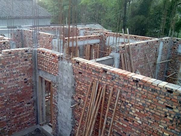 山東彩鋼板設計廠家排名（山東彩鋼板設計廠家排名中哪家產品質量最穩(wěn)定）