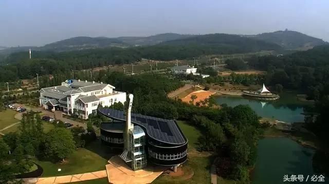 國內(nèi)異形建筑（中國異形建筑與城市發(fā)展關(guān)系國內(nèi)外異形建筑比較研究） 鋼結(jié)構(gòu)鋼結(jié)構(gòu)螺旋樓梯設(shè)計 第5張