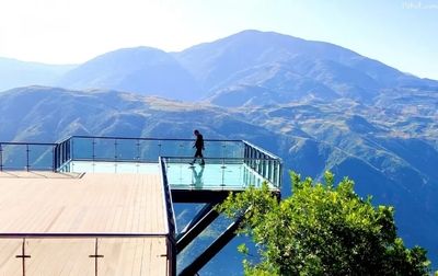 泉州彩鋼夾芯板廠（泉州彩鋼夾芯板廠的交貨時(shí)間是多久？）