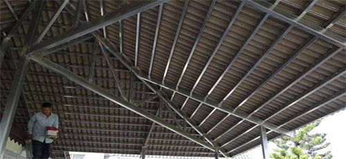 鋼結(jié)構(gòu)屋頂構(gòu)造（鋼結(jié)構(gòu)屋頂?shù)谋ｐB(yǎng)） 裝飾幕墻施工 第4張