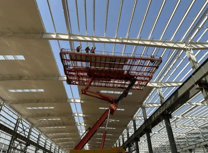 鋼結(jié)構(gòu)廠房外墻板安裝機械（輕質(zhì)墻板安裝機的操作方法） 結(jié)構(gòu)框架設(shè)計 第3張