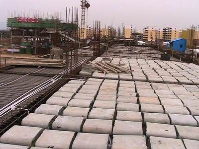 空心樓蓋板施工工藝（空心樓蓋板冬季施工技巧） 鋼結(jié)構(gòu)玻璃棧道設(shè)計(jì) 第2張