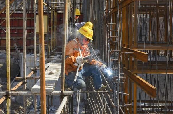 鋼結(jié)構(gòu)安裝工人費(fèi)用 結(jié)構(gòu)地下室施工 第1張