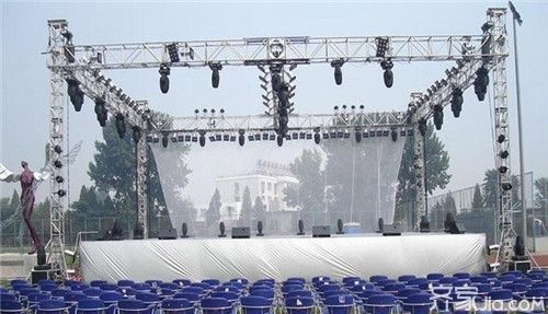 桁架怎么搭建示意圖 鋼結(jié)構(gòu)鋼結(jié)構(gòu)停車場施工 第3張 桁架怎么搭建示意圖 鋼結(jié)構(gòu)鋼結(jié)構(gòu)停車場施工 第3張