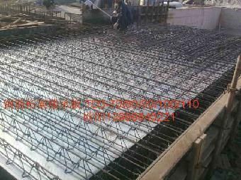 鋼結(jié)構樓層板如何澆筑混凝土厚度多少（鋼結(jié)構樓層板混凝土養(yǎng)護方法） 鋼結(jié)構鋼結(jié)構螺旋樓梯設計 第1張