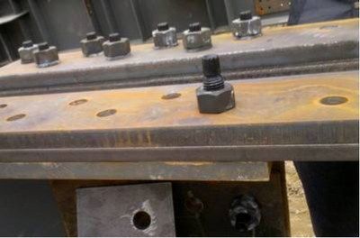 鋼結(jié)構(gòu)螺栓擰緊后會松動嗎（擰緊后的螺栓確實(shí)有可能會松動,螺栓松動的主要原因包括：） 裝飾工裝施工 第3張