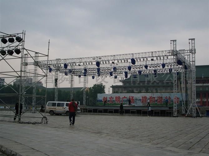 校園景觀設(shè)計(jì)作品（校園景觀設(shè)計(jì)中如何平衡自然與人工元素）