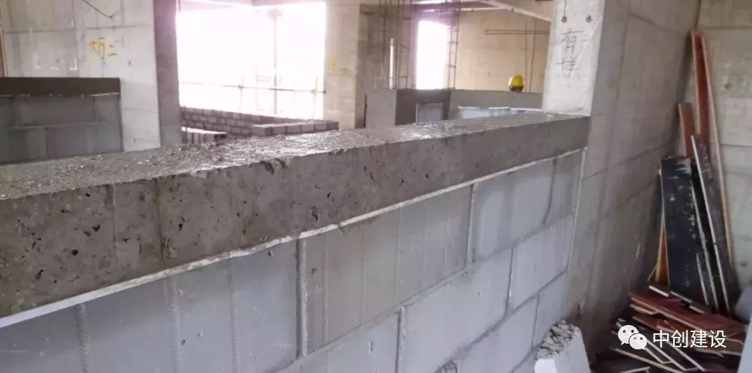 砌體混凝土板帶（如何檢測砌體混凝土板帶施工常見問題） 鋼結(jié)構(gòu)蹦極設計 第2張