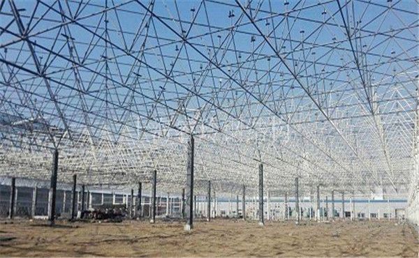 鋼結(jié)構(gòu)廠房的構(gòu)造（鋼結(jié)構(gòu)廠房的主要構(gòu)造部分及其特點(diǎn)） 鋼結(jié)構(gòu)跳臺施工 第1張