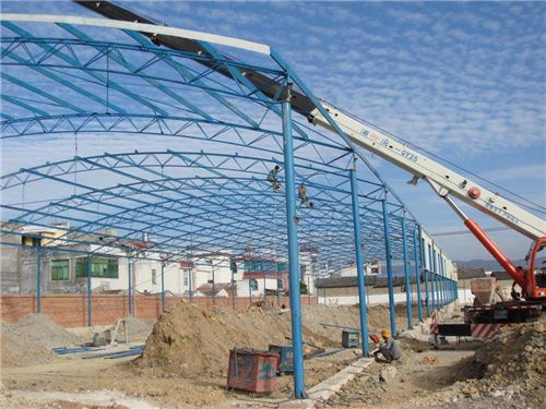 標準鋼結(jié)構廠房寬度（標準鋼結(jié)構廠房寬度一般在12米到24米之間） 鋼結(jié)構鋼結(jié)構螺旋樓梯施工 第4張