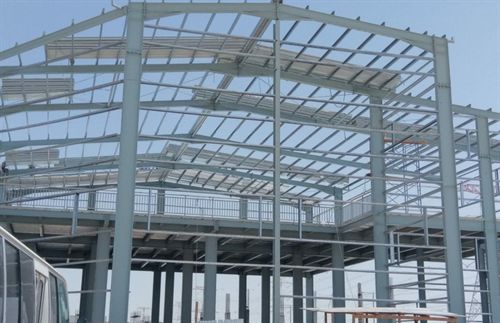 廠房鋼結(jié)構(gòu)房屋建造價(jià)格多少錢一平方米（鋼結(jié)構(gòu)廠房吊裝費(fèi)用計(jì)算） 裝飾工裝施工 第2張