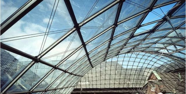 玻璃采光頂施工（玻璃采光頂施工安全規(guī)范，采光頂維護(hù)保養(yǎng)方法） 裝飾幕墻設(shè)計(jì) 第2張