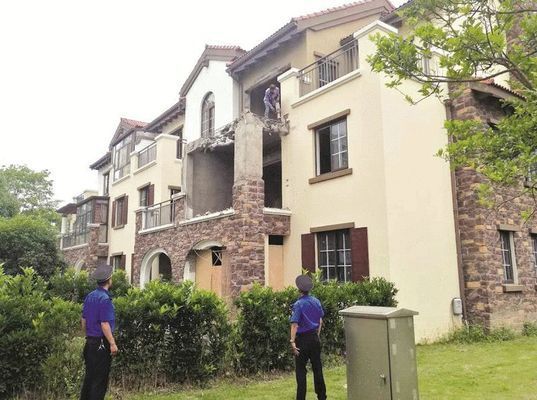 別墅改造擴(kuò)建算不算違建呢（別墅改造擴(kuò)建是否屬于違建） 鋼結(jié)構(gòu)網(wǎng)架施工 第2張