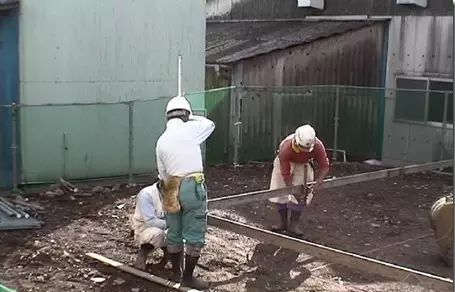 鋼結(jié)構(gòu)房屋建造過程 鋼結(jié)構(gòu)玻璃棧道施工 第2張