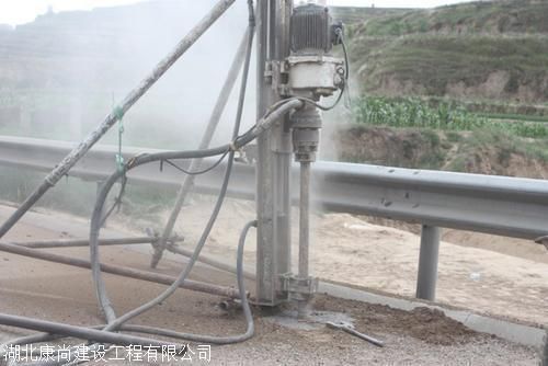 基礎(chǔ)加固注漿單價(jià) 鋼結(jié)構(gòu)跳臺施工 第4張