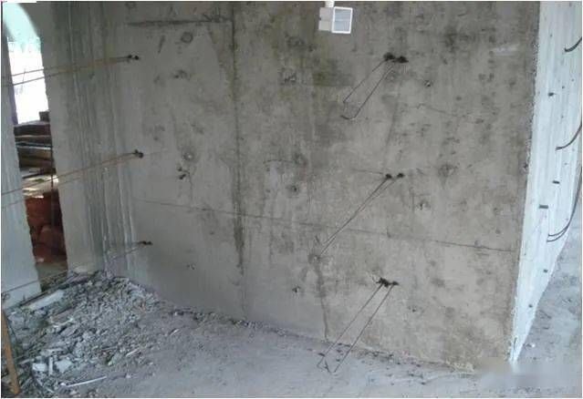 墻體加固的做法有哪些圖片（墻體加固做法：壓花鋼板與墻面的原有材料貼合在一起） 建筑方案施工 第1張