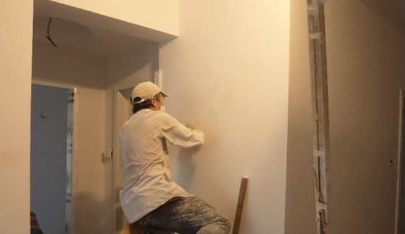 老房子磚混結(jié)構(gòu)能砸墻嘛（磚混結(jié)構(gòu)的老房子在考慮砸墻問題時需要格外謹慎） 鋼結(jié)構(gòu)網(wǎng)架施工 第3張