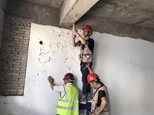 連廊對住戶的影響（連廊對住戶的隱私保護有何影響，連廊的維護和管理是否方便住戶參與）