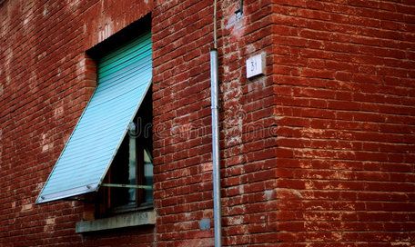 紅磚墻切割開開窗圖片 建筑方案施工 第4張