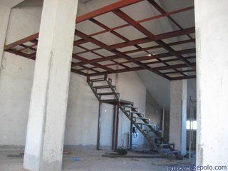 鋼結(jié)構(gòu)的樓梯價(jià)格是多少（鋼結(jié)構(gòu)樓梯維護(hù)成本） 鋼結(jié)構(gòu)蹦極施工 第2張