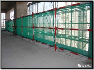 屋面施工防護(hù)措施 結(jié)構(gòu)工業(yè)鋼結(jié)構(gòu)施工 第4張 屋面施工防護(hù)措施 結(jié)構(gòu)工業(yè)鋼結(jié)構(gòu)施工 第4張