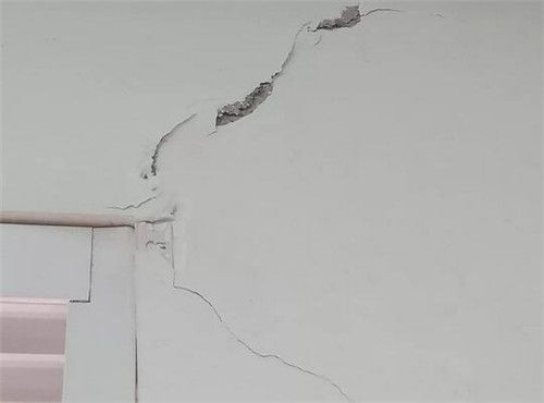 磚混結(jié)構(gòu)墻體開(kāi)裂可怕嗎（磚混結(jié)構(gòu)墻體開(kāi)裂怎么辦） 結(jié)構(gòu)機(jī)械鋼結(jié)構(gòu)施工 第4張