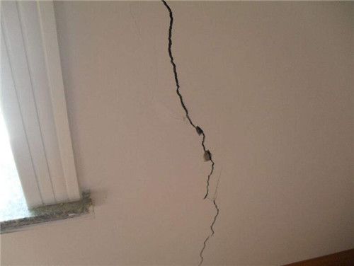 磚混結(jié)構(gòu)墻體開(kāi)裂可怕嗎（磚混結(jié)構(gòu)墻體開(kāi)裂怎么辦） 結(jié)構(gòu)機(jī)械鋼結(jié)構(gòu)施工 第5張