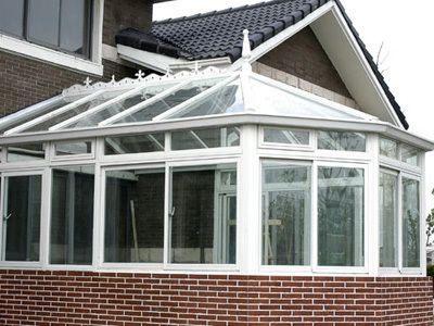 鋼結(jié)構(gòu)陽光房多少錢一平（鋼結(jié)構(gòu)陽光房價格） 結(jié)構(gòu)工業(yè)鋼結(jié)構(gòu)施工 第1張