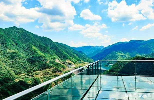 鋼結(jié)構(gòu)玻璃過(guò)道（鋼結(jié)構(gòu)玻璃過(guò)道的安全標(biāo)準(zhǔn)） 結(jié)構(gòu)橋梁鋼結(jié)構(gòu)設(shè)計(jì) 第5張