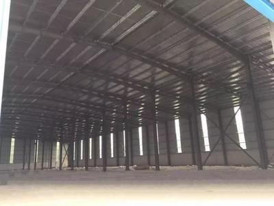 鋼結構廠房建造價格多少（鋼結構廠房建造價格受多種因素影響鋼結構廠房施工周期控制） 鋼結構玻璃棧道施工 第4張