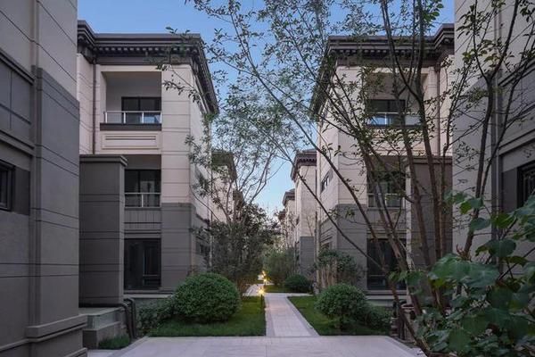 北京在售別墅項目（北京別墅區(qū)綠化環(huán)境對比） 裝飾工裝設計 第3張