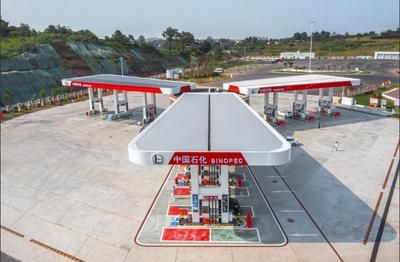 加油站罩棚的作用是什么（加油站罩棚在加油站的建設(shè)和運(yùn)營(yíng)中扮演著重要角色） 鋼結(jié)構(gòu)門式鋼架施工 第4張