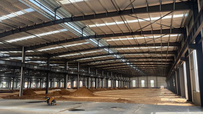 鋼結(jié)構(gòu)廠房包工多少錢一平方（鋼結(jié)構(gòu)廠房包工價(jià)格） 鋼結(jié)構(gòu)網(wǎng)架施工 第2張