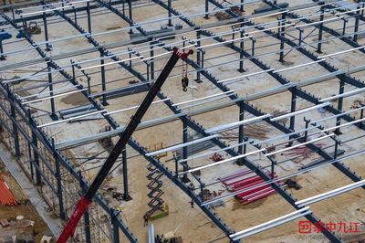 鋼結(jié)構(gòu)廠房安裝視頻 鋼結(jié)構(gòu)鋼結(jié)構(gòu)螺旋樓梯施工 第2張