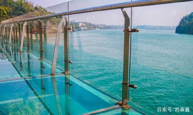 鋼結(jié)構(gòu)玻璃過道 結(jié)構(gòu)工業(yè)鋼結(jié)構(gòu)施工 第3張