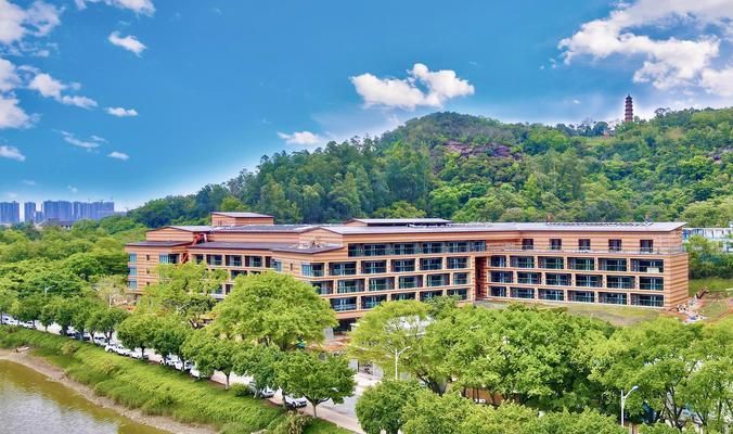 鋼結(jié)構(gòu)賓館（鋼結(jié)構(gòu)賓館的抗震性能怎樣,鋼結(jié)構(gòu)賓館的維護(hù)和保養(yǎng)要點(diǎn)） 鋼結(jié)構(gòu)鋼結(jié)構(gòu)螺旋樓梯施工 第2張