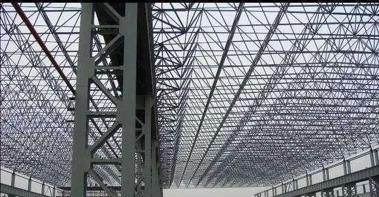 著名鋼結構工程事故案例（中國maxus汽車工廠的鋼結構工程發(fā)生嚴重倒塌事故原因） 結構框架施工 第3張