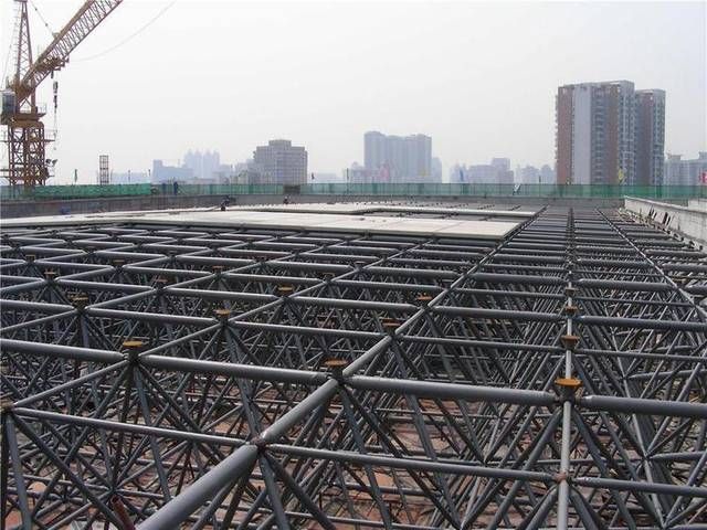 鋼架結(jié)構(gòu)與網(wǎng)架結(jié)構(gòu)區(qū)別在哪（鋼架結(jié)構(gòu)與網(wǎng)架結(jié)構(gòu)在建筑和工程領域中都有廣泛應用） 北京加固設計（加固設計公司） 第4張