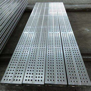 鋼跳板生產(chǎn)廠家電話 鋼結(jié)構(gòu)鋼結(jié)構(gòu)停車場(chǎng)施工 第1張