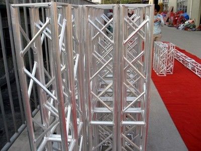 衛(wèi)生間裝修效果圖平面圖（衛(wèi)生間裝修平面圖上如何確保足夠的空間用于放置洗手臺(tái)、淋浴區(qū)）