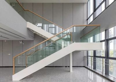 中柱式鋼螺旋梯（中柱式鋼螺旋梯的安全標(biāo)準(zhǔn)） 鋼結(jié)構(gòu)蹦極施工 第4張