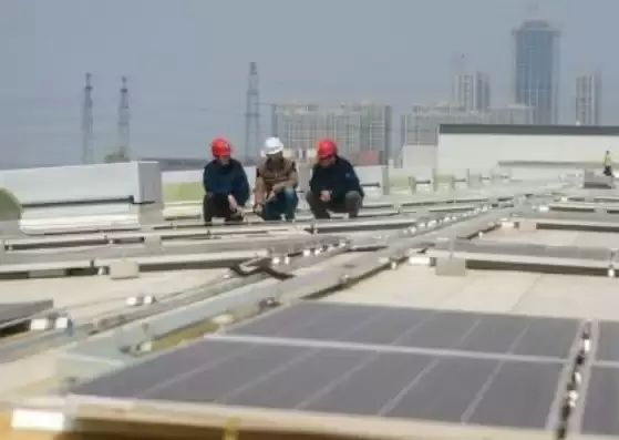 光伏屋頂防水加固多少錢一平方（光伏屋頂防水加固費用） 鋼結(jié)構(gòu)鋼結(jié)構(gòu)停車場設(shè)計 第1張