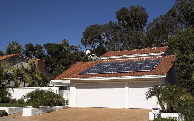 屋頂光伏每平米建設多少瓦(屋頂光伏每平米的建設容量與多種因素有關) 鋼結(jié)構(gòu)鋼結(jié)構(gòu)螺旋樓梯設計 第1張 屋頂光伏每平米建設多少瓦(屋頂光伏每平米的建設容量與多種因素有關) 鋼結(jié)構(gòu)鋼結(jié)構(gòu)螺旋樓梯設計 第1張