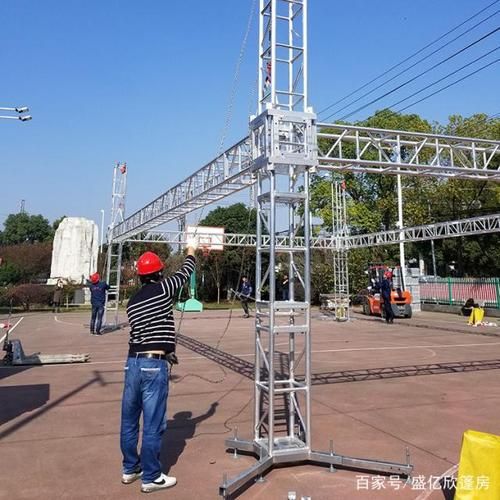 桁架安裝方法圖片及價格 鋼結(jié)構(gòu)鋼結(jié)構(gòu)螺旋樓梯施工 第2張