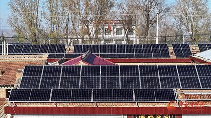 農(nóng)村屋頂安裝光伏發(fā)電的利與弊（農(nóng)村屋頂安裝光伏發(fā)電系統(tǒng)具有提供可再生能源、創(chuàng)造經(jīng)濟收益） 鋼結構玻璃棧道施工 第2張