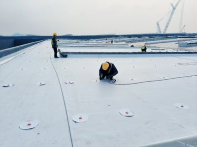 泉州彩鋼板夾芯板生產(chǎn)廠家（泉州彩鋼板夾芯板廠家的產(chǎn)品質(zhì)量如何？）