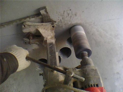 磚混承重墻開(kāi)門(mén)洞造成的后果有哪些（承重墻開(kāi)洞后的修復(fù)方法,承重墻開(kāi)洞對(duì)房?jī)r(jià)的影響） 結(jié)構(gòu)工業(yè)鋼結(jié)構(gòu)設(shè)計(jì) 第5張