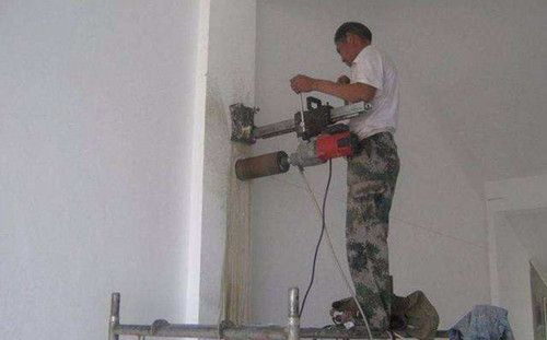 承重墻紅磚部分可以打孔嗎（承重墻打孔專業(yè)評(píng)估流程，承重墻打孔后的修復(fù)方法） 結(jié)構(gòu)工業(yè)鋼結(jié)構(gòu)施工 第1張